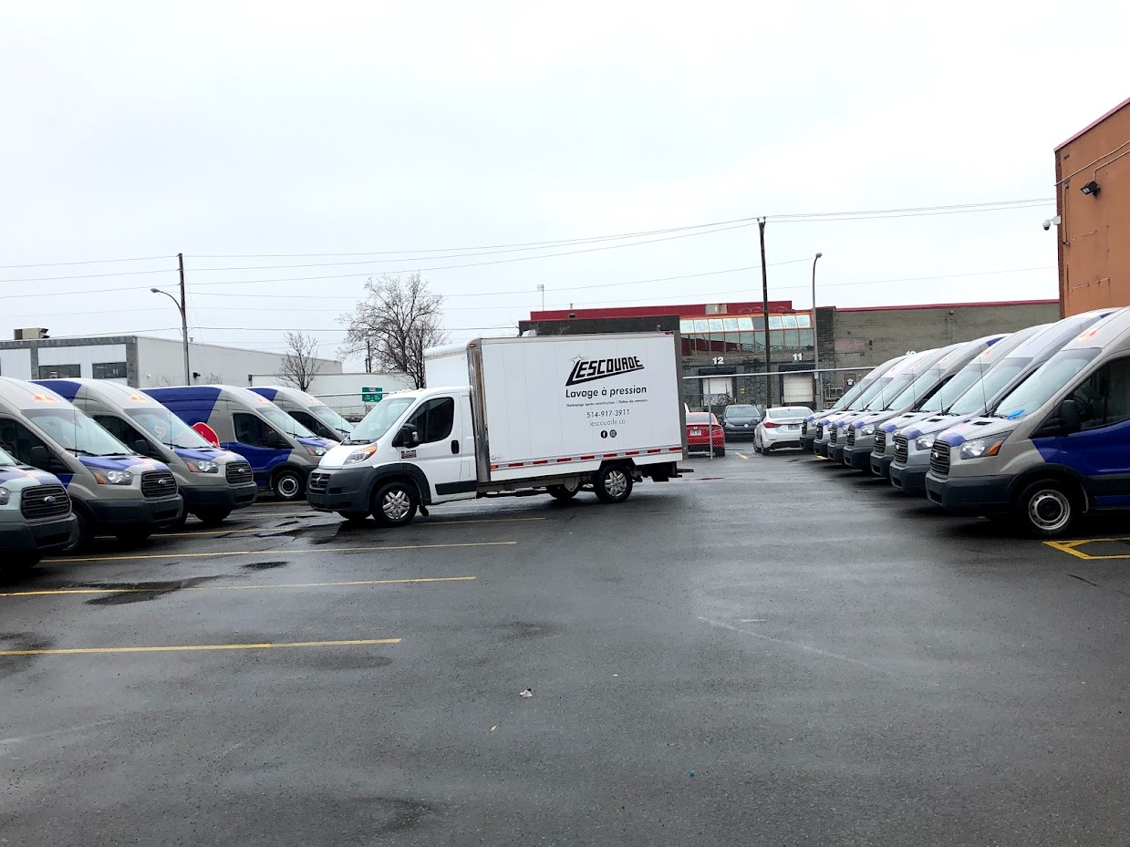 Tournée de lavage d'une flotte de fourgons de service