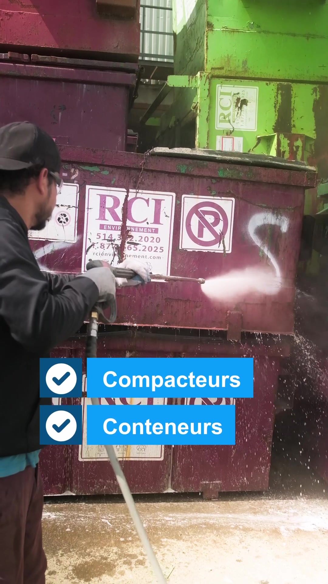Lavage à pression d'un compacteur à déchets